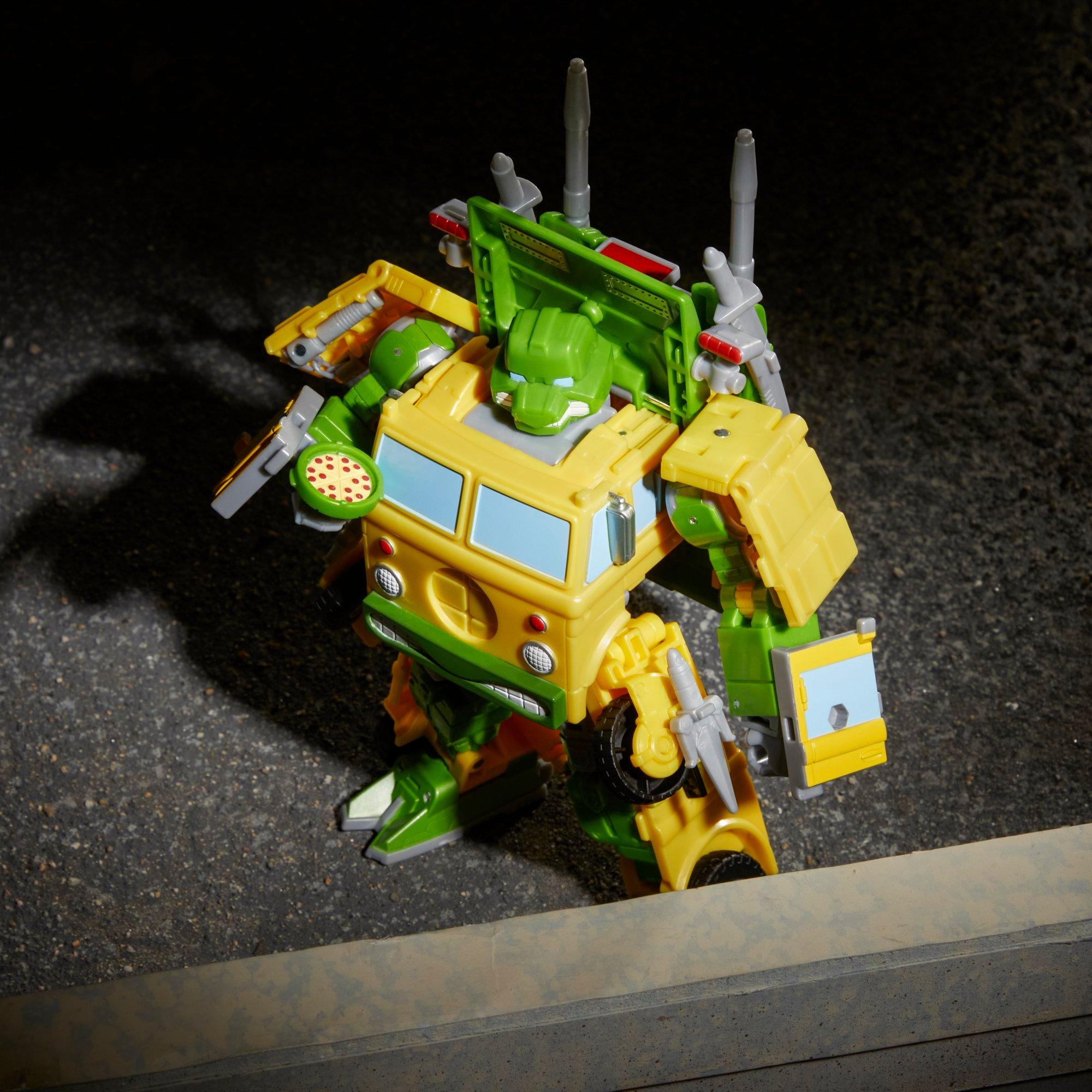 Transformers Collaborative Teenage Mutant Ninja Turtles x Transformers Party Wallop Figure