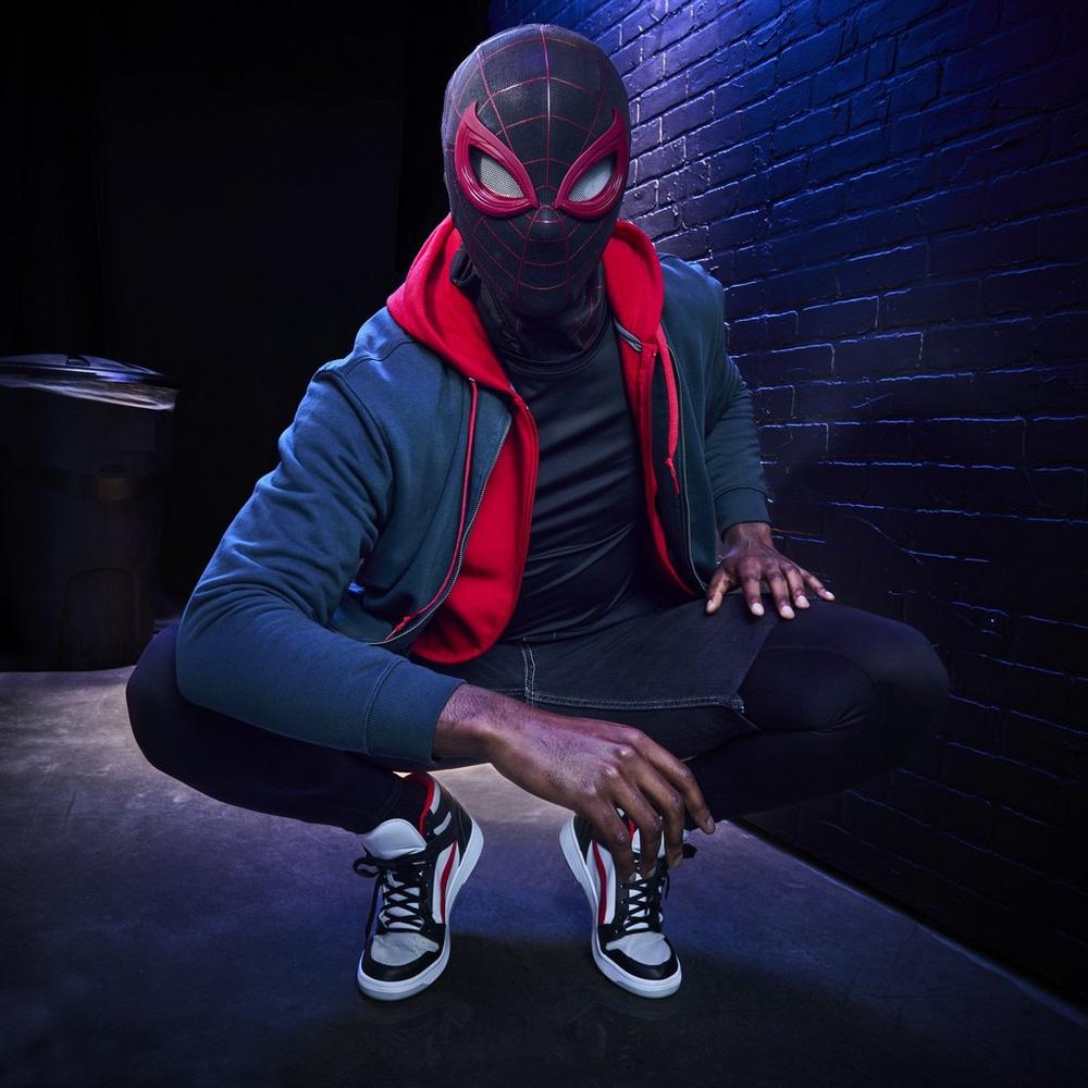 Marvel Legends Series Spider-Man: Miles Morales Electronic Expressive Mask